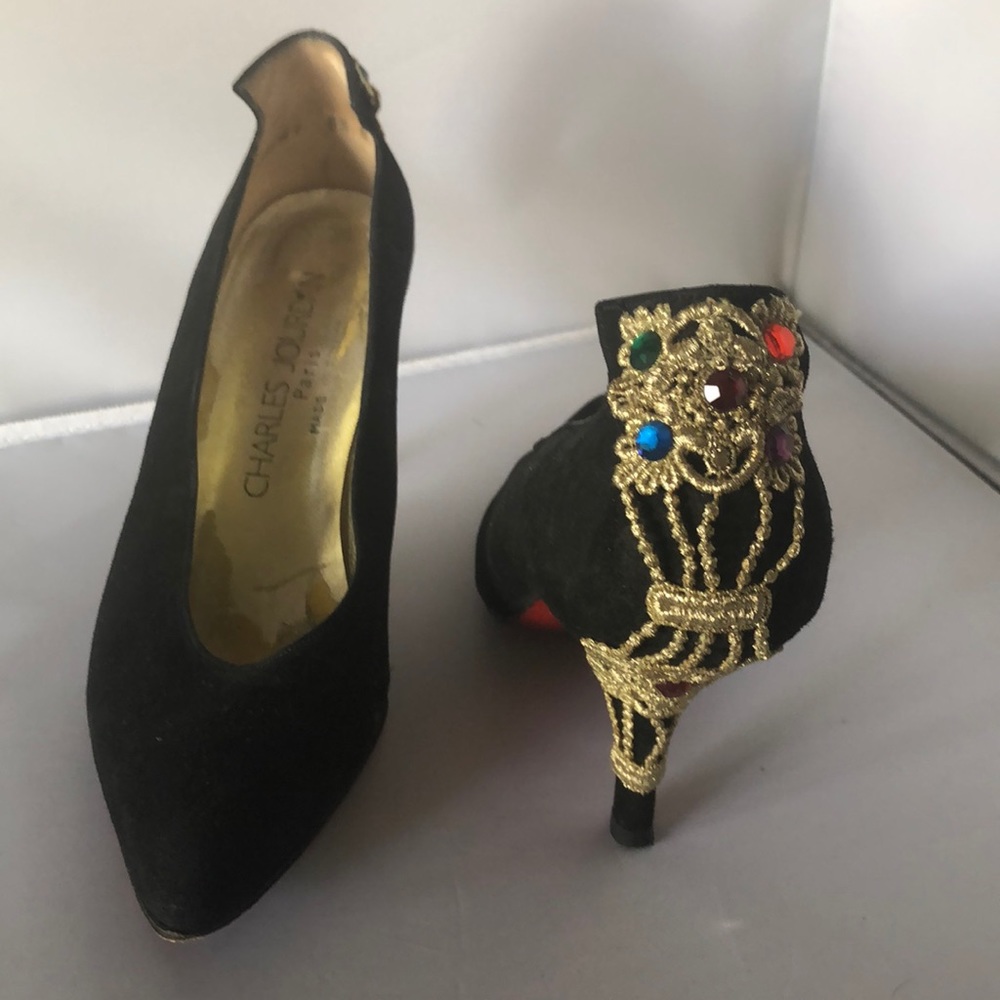 Velvet shoe with jeweled heel